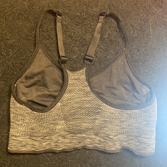 Sports bra - Picture 2 of 3